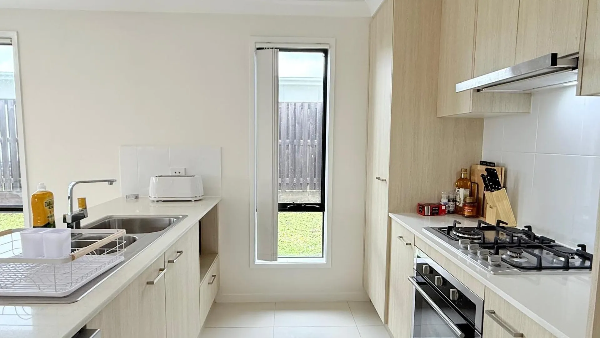 Holiday home Little Santorini Retreat - Family Home Near Theme Parks Pimpama