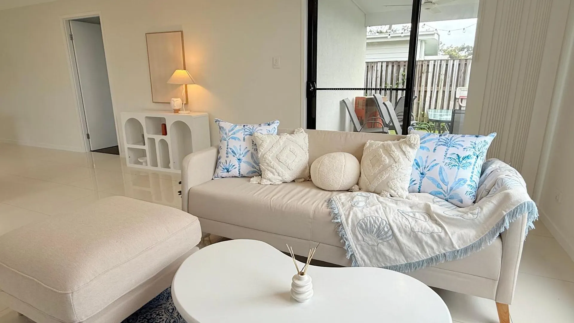 Holiday home Little Santorini Retreat - Family Home Near Theme Parks Pimpama