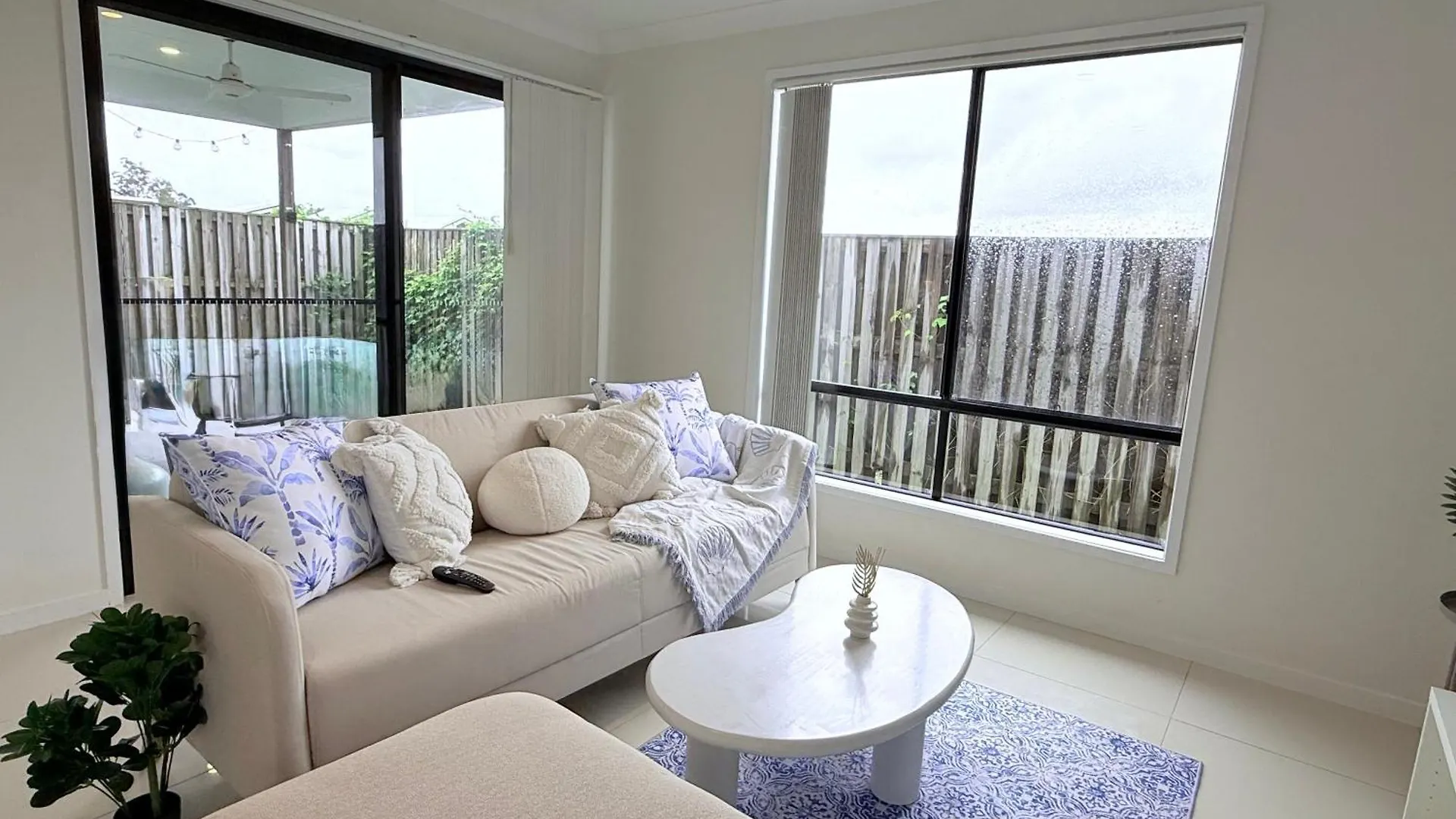Little Santorini Retreat - Family Home Near Theme Parks Pimpama