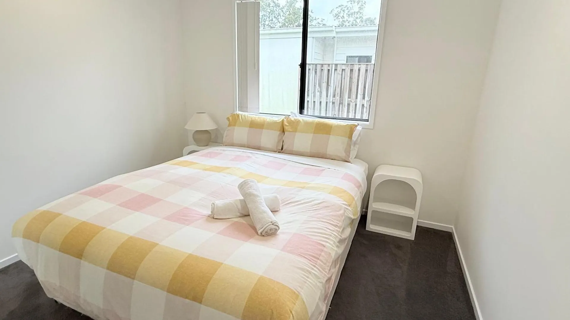 Little Santorini Retreat - Family Home Near Theme Parks Pimpama Holiday home